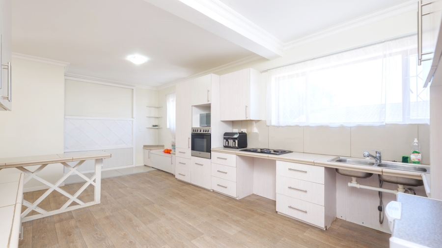 5 Bedroom Property for Sale in Bredasdorp Western Cape